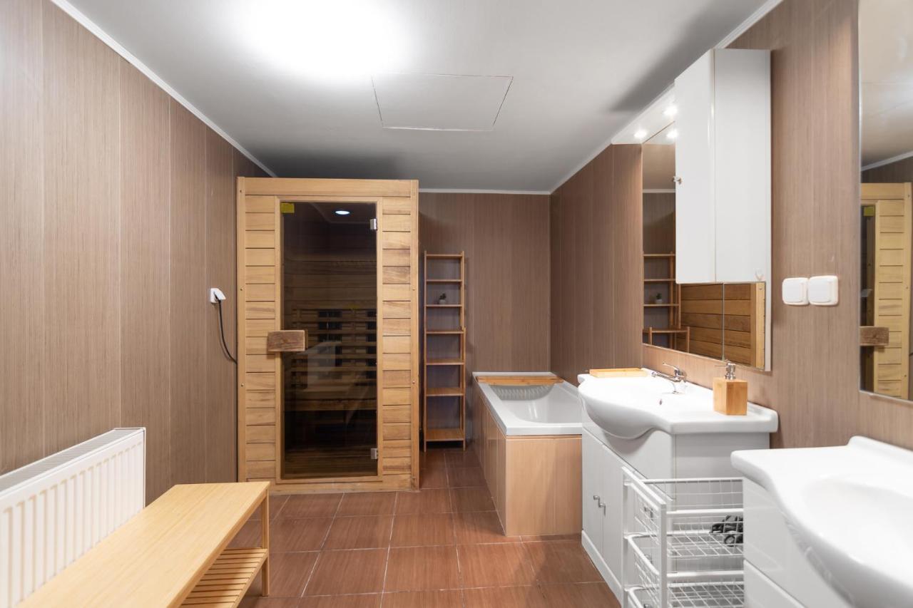 The Bookhouse, 5-Bedroom Residence By Prague Castle Bagian luar foto