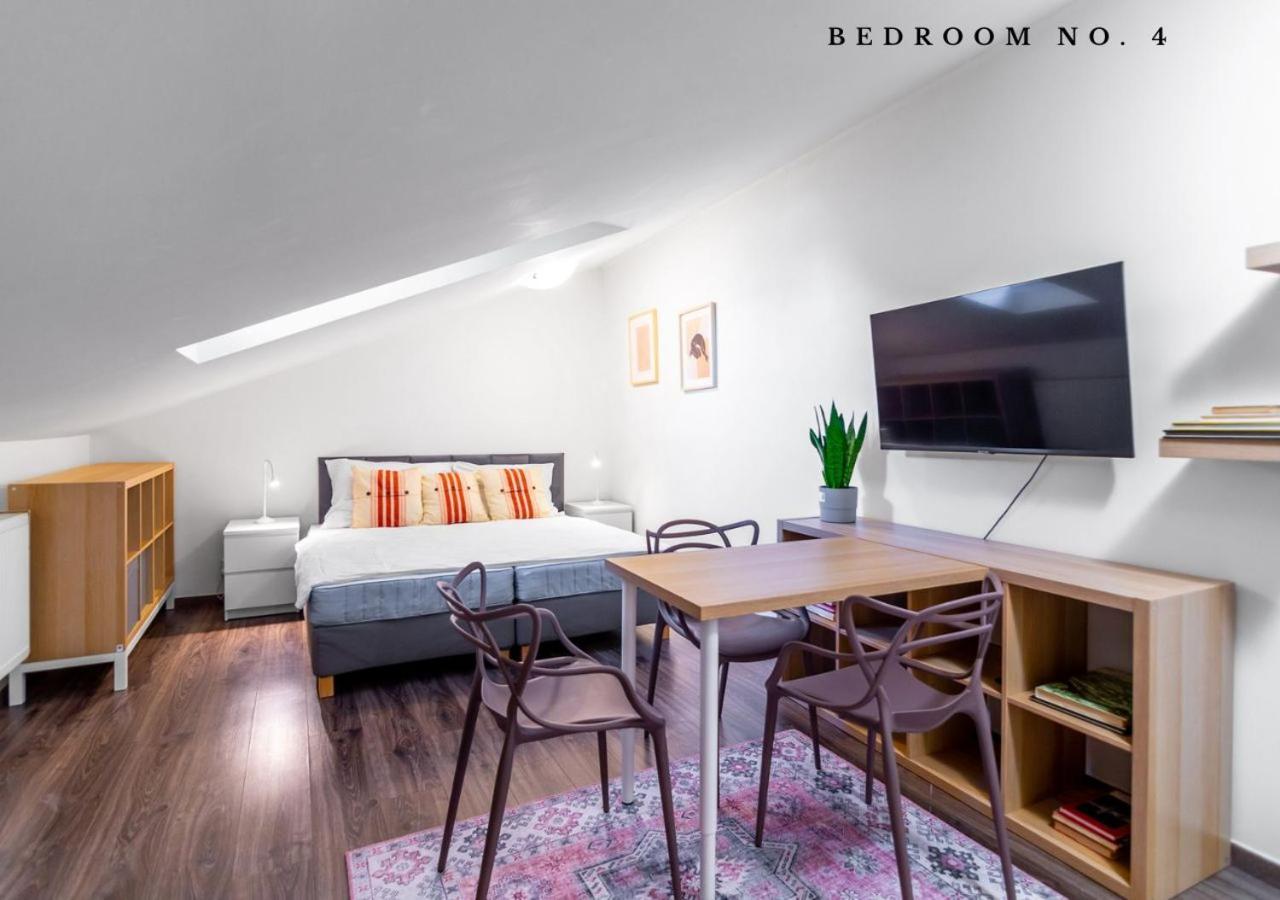 The Bookhouse, 5-Bedroom Residence By Prague Castle Bagian luar foto